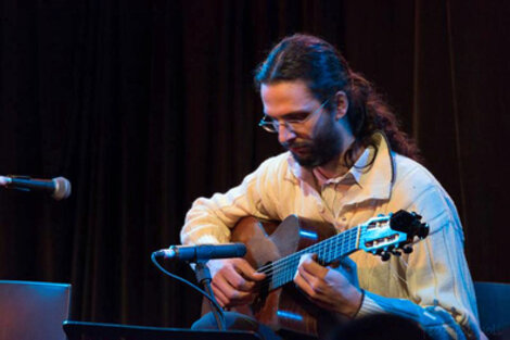 El cantante y guitarrista Leandro Maseroni, autor de Círculos abiertos.