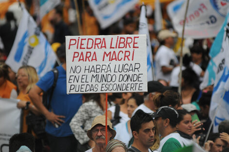 Postales de otra plaza contra Macri