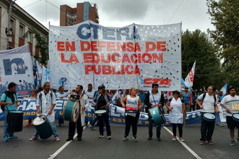 Paro y movilización docente por 48 horas