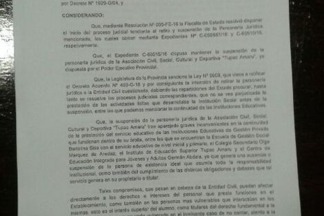 La resolución que avala el traspaso de las escuelas de la Tupac. 