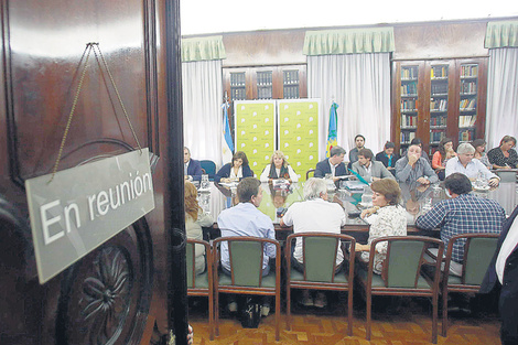 El gobierno bonaerense se reunió ayer con representantes de los gremios docentes.