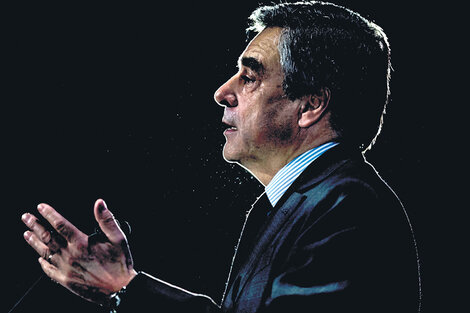 Monsieur Fillon suma acusaciones