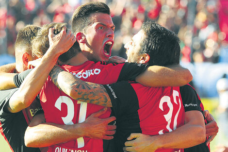 Trepó con un triplete de Scocco