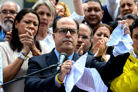 La Corte venezolana declaró en desacato al Parlamento y asumió sus competencias