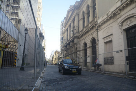 Desde ayer, colectivos y autos pueden circular. (Fuente: Sebastián Joel Vargas)