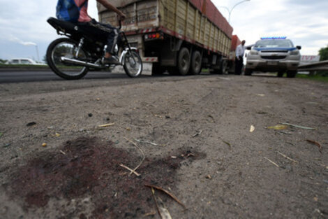 El camionero desenganchó el acoplado y se dirigió donde estaban los manifestantes. (Fuente: Sebastián Granata)