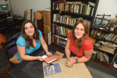 Carolina Musa, de la editorial Libros Silvestres, y Cecilia Garavelli, de Este Carnaval. (Fuente: Sebastián Granata)