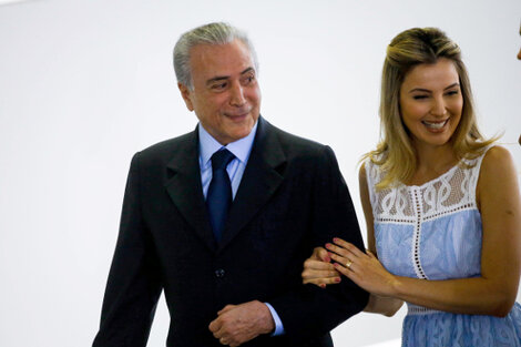 Temer junto a su esposa Marcela, una ex miss de 33 años de edad.