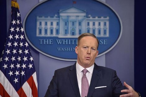 Para Spicer, Asad es peor que Hitler. 