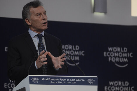 Macri se mostró con empresarios y banqueros en medio del paro general.