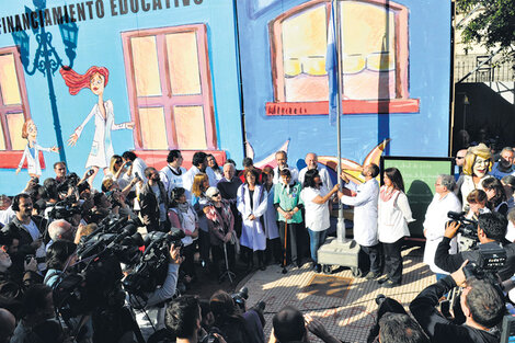 Mientras continúa la Escuela Itinerante, algunas negociaciones avanzan.