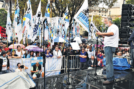 “Por memoria, verdad, justicia y soberanía”, dijo el ex combatiente que abrió el acto.