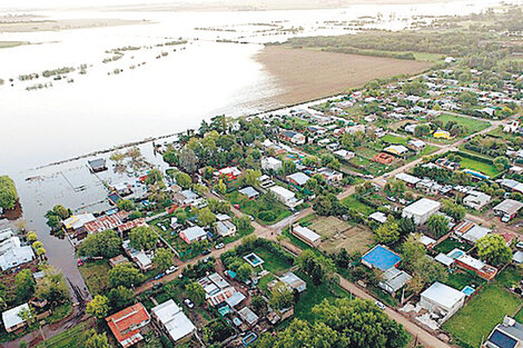 Salto, en medio de su peor inundación