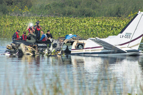 La avioneta se estrelló en Laguna del Sauce a poco de despegar y murieron los pilotos y los pasajeros. (Fuente: EFE)