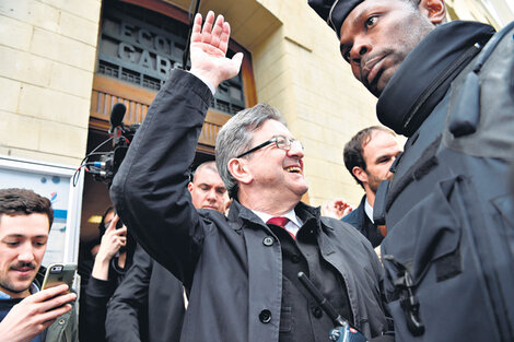 Votar a Macron, en blanco o nada, se pregunta Mélenchon