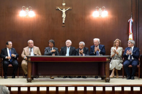 Erbetta junto a integrantes de la Corte provincial y el gobernador Lifschitz.