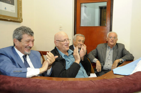 Los homenajeados, Vernet, Cáceres, Emeterio Pastor y Roberto Falistoco, en el palco de honor. (Fuente: Alberto Gentilcore)