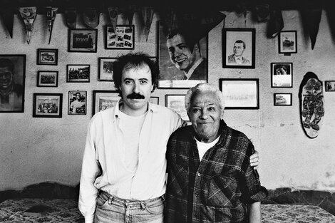 Junto al gran Obdulio Varela, en el quincho de su casa en Villa Española, Montevideo, 1992.