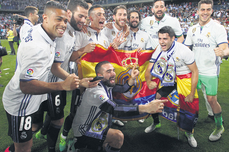 El equipo de Zidane volvió a levantar la copa de Liga