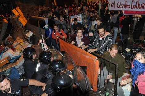 A juicio por la represión en la Sala Alberdi (Fuente: www.juicioalametropolitana.com)