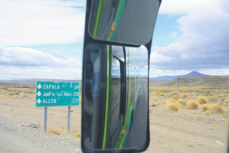 Las solitarias rutas del sur encierran una poética viajera de la soledad. (Fuente: Julián Varsavsky)