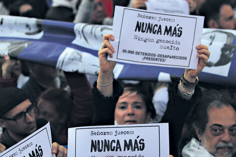 La CIDH celebró que la sociedad civil hubiera exigido “el derecho a la verdad, a la justicia y a la reparación de estos graves crímenes”.