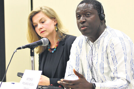 Elina Steinerte, de Letonia, y Sètondji Roland Adjovi, de Benín, los representantes del grupo de la ONU.