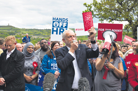 Corbyn anunció un programa para cambiar