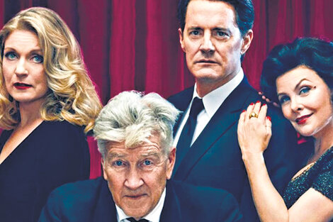 David Lynch rodeado por tres reincidentes del casting original: Sheryl Lee, Kyle MacLachlan y Sherilyn Fenn.