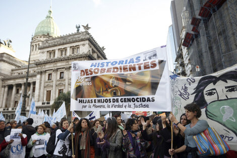 Las hijas de genocidas marcharon en una apuesta colectiva "por la memoria, la verdad y la justicia".