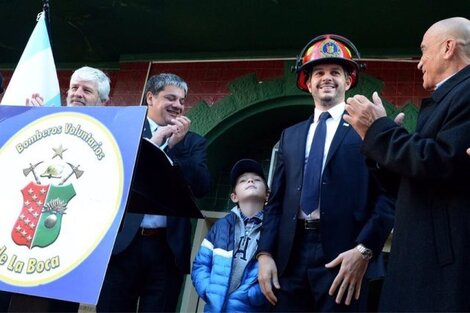 Peña, "bombero honorario"