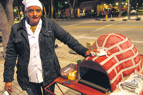 Empanadas santiagueñas, recién salidas del horno en la plaza principal. (Fuente: Arnaldo Pampillon)