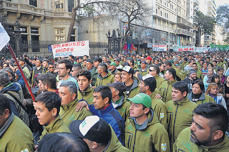 "No quedará ningún trabajador en la calle", advirtieron los choferes