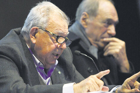 Los juristas Julio Maier y Raúl Zaffaroni hablaron ayer en la UMET. (Fuente: Leandro Teysseire)