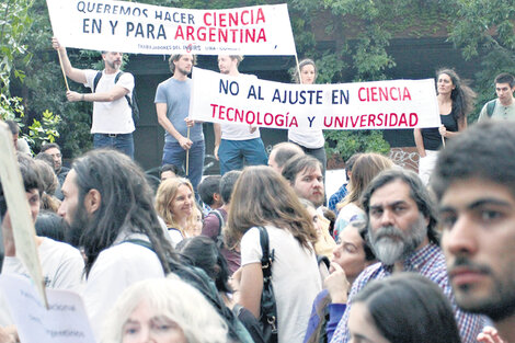 Para los científicos, la encuesta es parte del ajuste iniciado en diciembre en el Conicet.