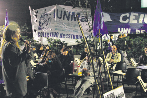 El acampe es en la sede administrativa del instituto, ubicada en 25 de Mayo y Tucumán. (Fuente: Jorge Larrosa)