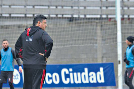 Néstor Apuzzo dirigirá a Huracán frente a Libertad y luego volverá a las divisiones inferiores.