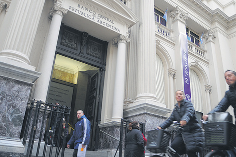 El veloz incremento de la deuda del Banco Central ha debilitado su balance.