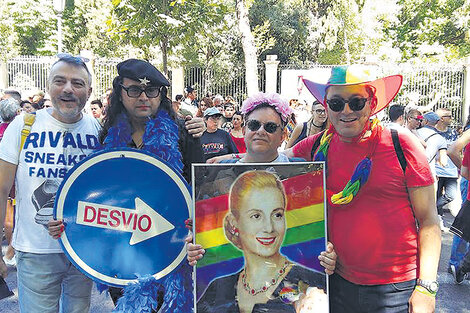 El Che de los gays y Alejandro Modarelli: Evita desviada por el Paseo del Prado.