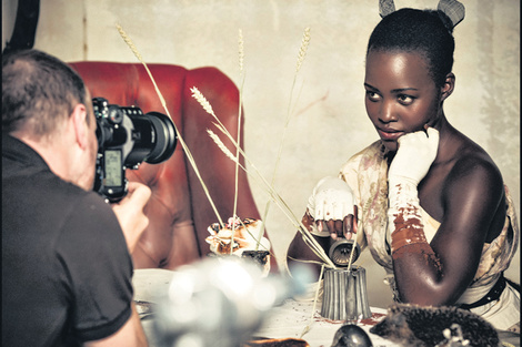 LUPITA NYONG'O y TIM WALKER