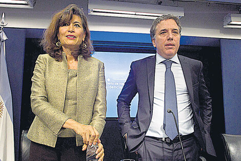 Gabriela Ramos, directora de Gabinete de la OCDE, presentó el informe junto al ministro Nicolás Dujovne. (Fuente: DyN)