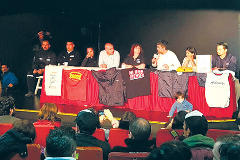 Distintos gremios y dirigentes políticos acompañaron la asamblea realizada ayer en el hotel Bauen.