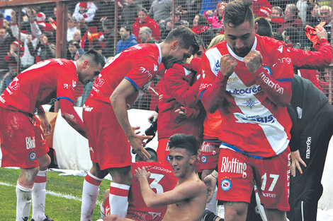 Los jugadores de Argentinos festejaban ayer.