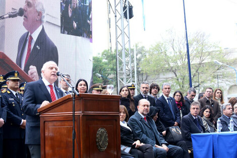 Lifschitz encabezó el acto por el Día de la Independencia en Rafaela con reclamos solapados.