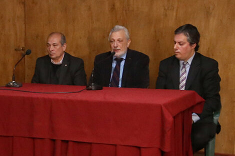 Verón, Silberstein y Trucco dieron una conferencia.