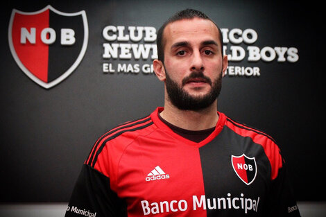 Guevgeozián luce la rojinegra luego de firmar por un año. (Fuente: Prensa Newell&#39;s)