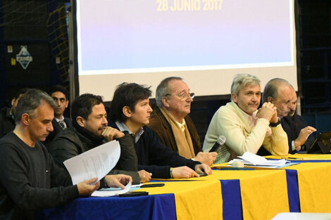 La asamblea frente al estatuto que tendrá su prueba de fuego en los comicios de 2018. (Fuente: Gentileza prensa Rosario Central)