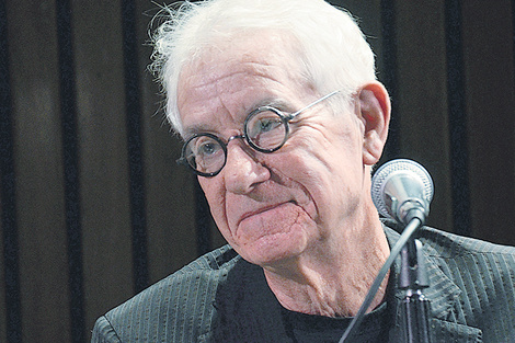 Greil Marcus durante su charla en la Biblioteca Nacional.