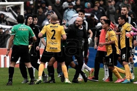 Al final, Riestra subió a la B Nacional