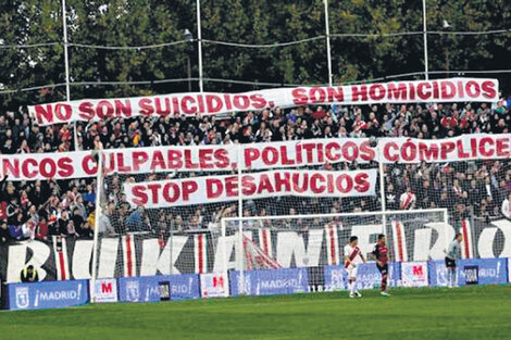 Los hinchas del Rayo Vallecano son famosos en Madrid por su postura antifascista.